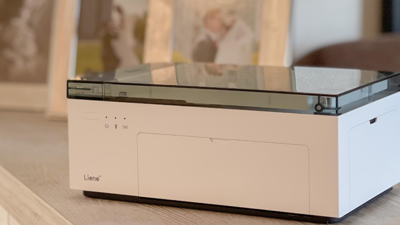 What are Significant Key Features that Set the Amber Series Apart Instant Photo Printer in the World of Instant Photo Printers?